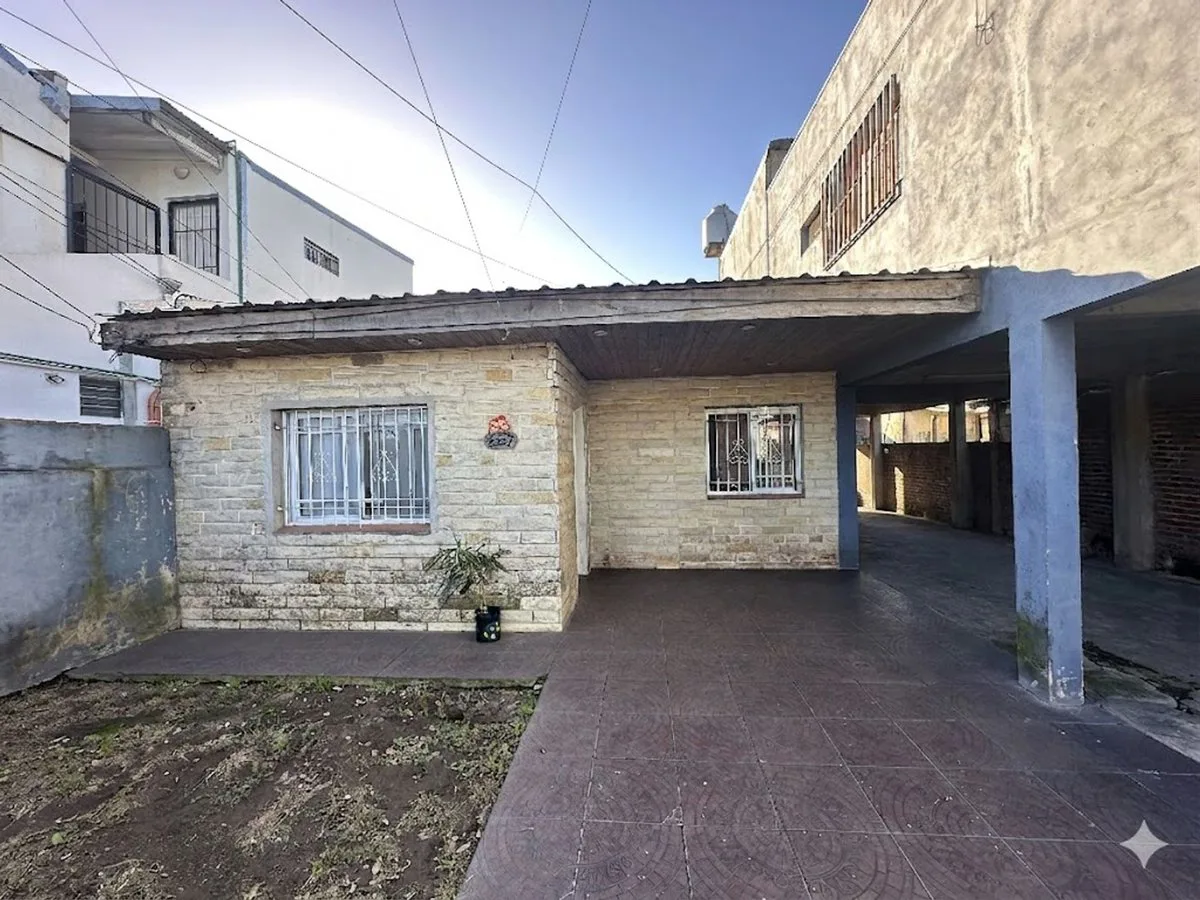 Casa con dpto independiente en el Talar en VENTA foto 2