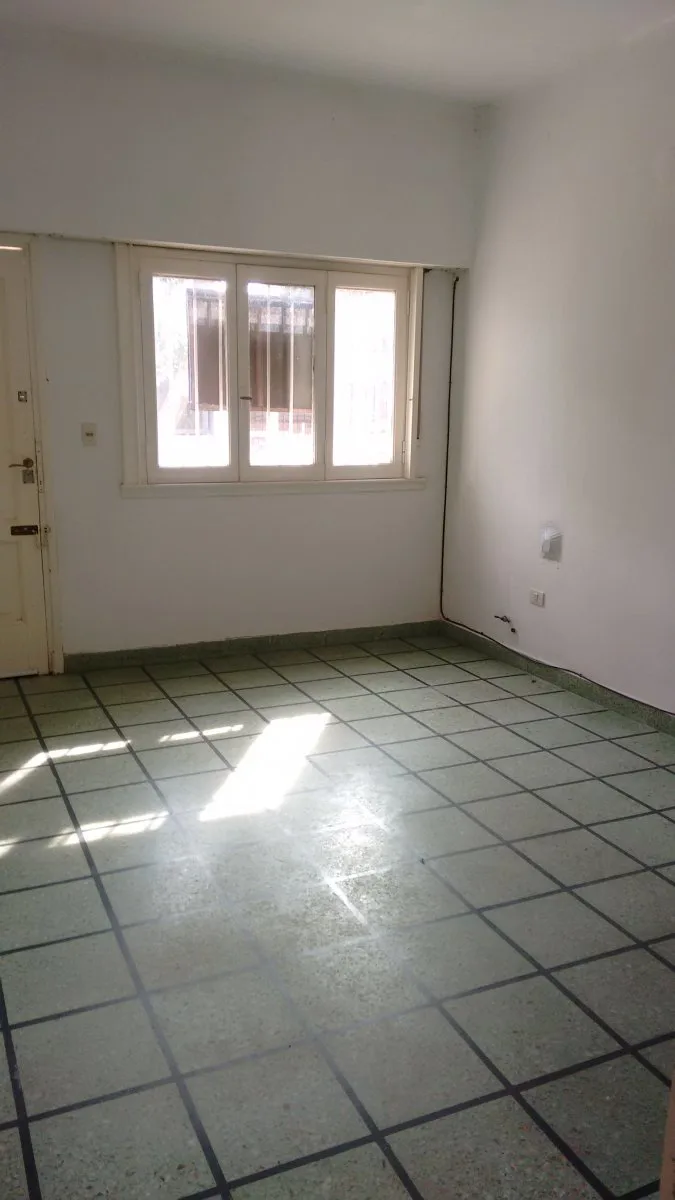 OLIVOS en ALQUILER casa muy comoda con 2 dorm, living comedor, cocina comedor, , baño, garage, patio,jardin y terraza foto 2