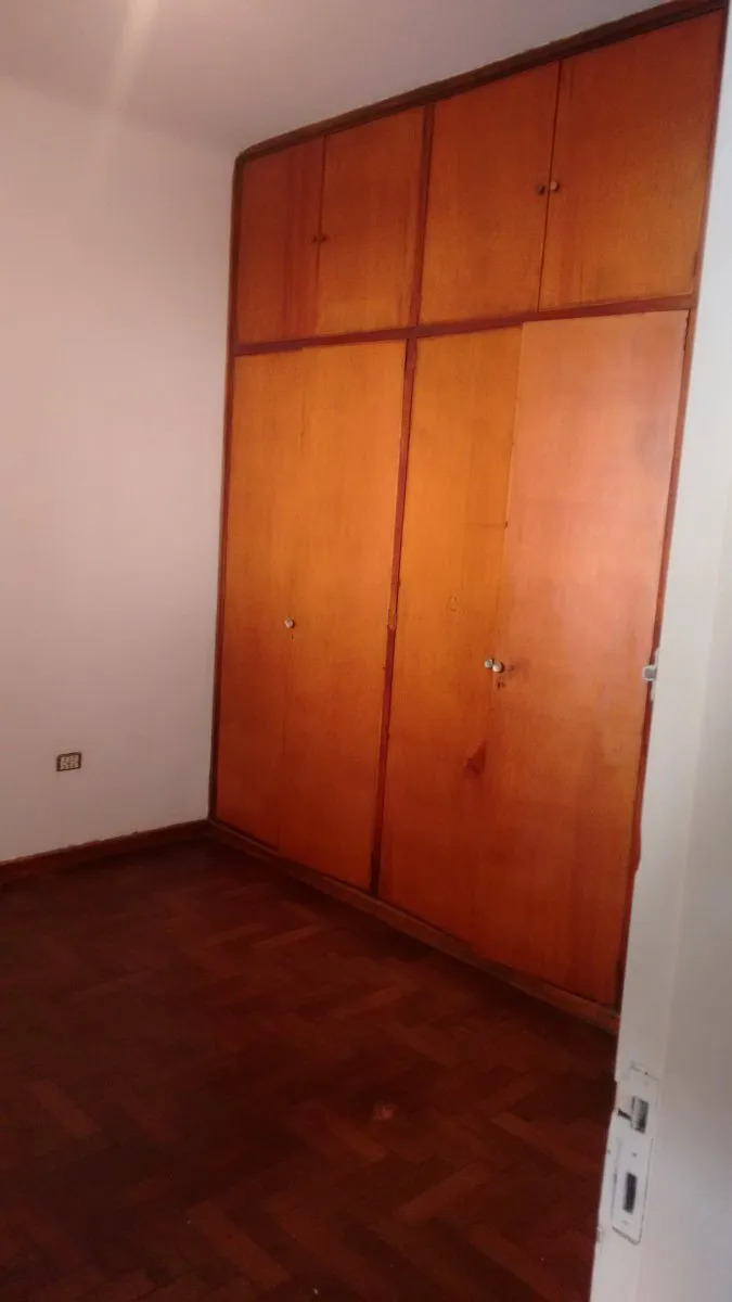 OLIVOS en ALQUILER casa muy comoda con 2 dorm, living comedor, cocina comedor, , baño, garage, patio,jardin y terraza foto 5