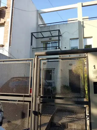 VENTA DE HERMOSA CASA DE CUATRO AMB EN MUY BUENA ZONA. foto 1