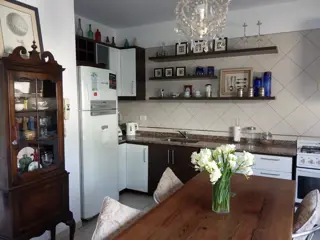 VENTA DE HERMOSA CASA DE CUATRO AMB EN MUY BUENA ZONA. foto 3