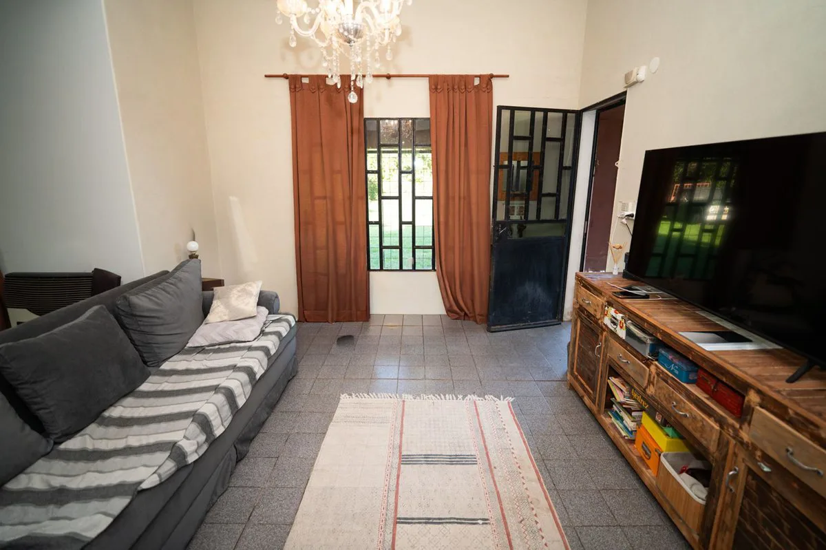 Casa Quinta 1.980mt2 con pileta y dos viviendas foto 4