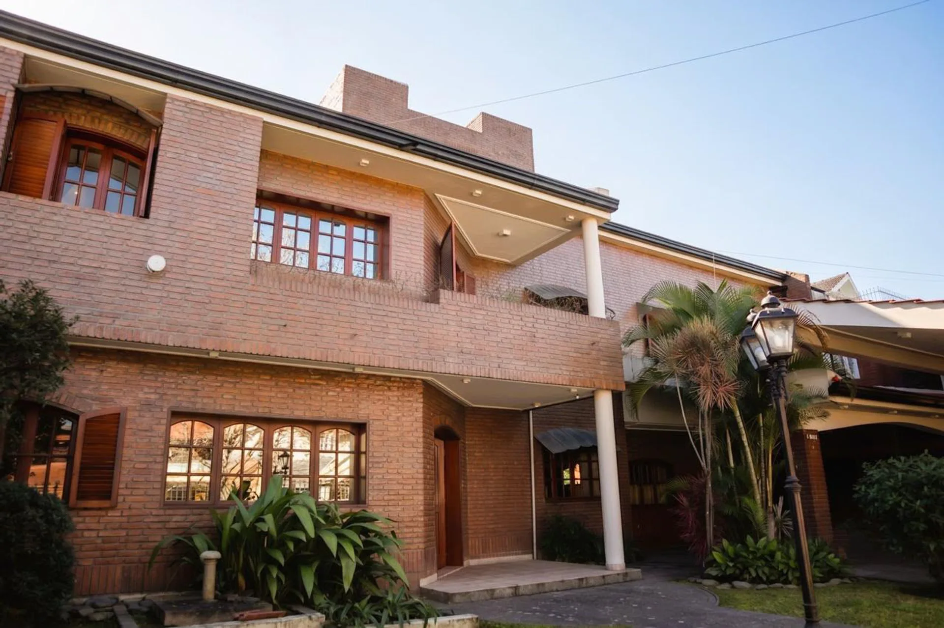 VENTA CASA 4 DORMITORIOS BEVERLY HILLS SMT foto 2