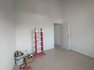 EXCELENTE PH PLANTA ALTA A ESTRENAR CON ENTREPISO, HABITACIÓN, COCINA COMEDOR Y BAÑO COMPLETO CON DUCHA. foto 2