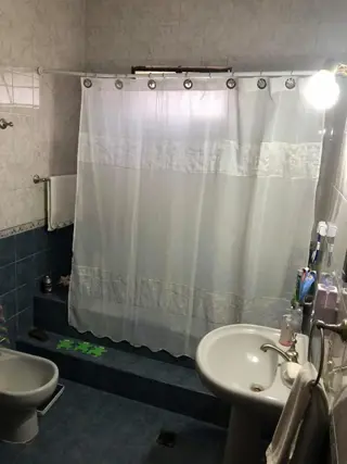 VENDO AMPLIA CASA CON GALPON IMPORTANTE EXCELENTE UBICACION foto 3