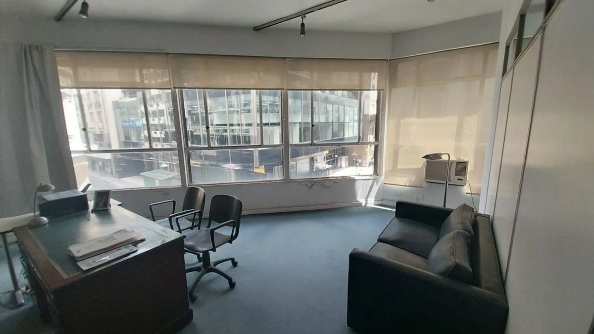 VENTA OFICINA AMOBLADA - MICROCENTRO - OPORTUNIDAD foto 2