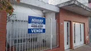 Casa de ideal de dos familias en dos plantas , Planta baja 3 amb. con Garaje jardín, fondo terraza, PA. departamento de dos ambientes. Superficie terr foto 1