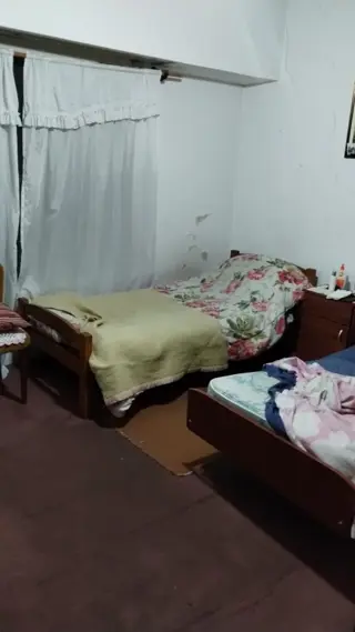 Casa de ideal de dos familias en dos plantas , Planta baja 3 amb. con Garaje jardín, fondo terraza, PA. departamento de dos ambientes. Superficie terr foto 2