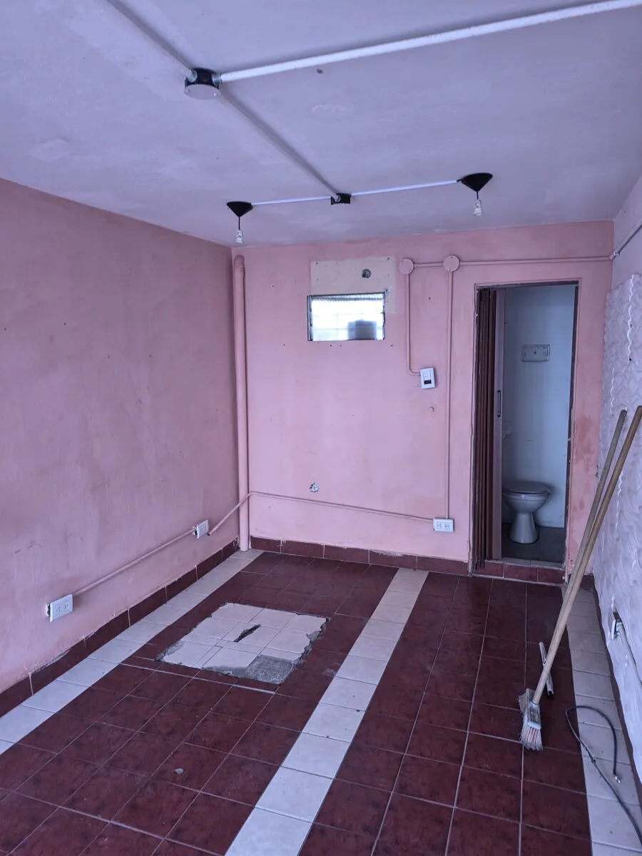 OPORTUNIDAD COMERCIAL! Local en alquiler a solo una cuadra de la Rotonda de San Justo. foto 3