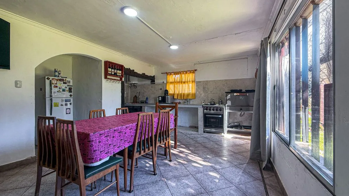 VENTA CASA 5 AMBIENTES COCHERA Y PARQUE + DEPTO foto 4