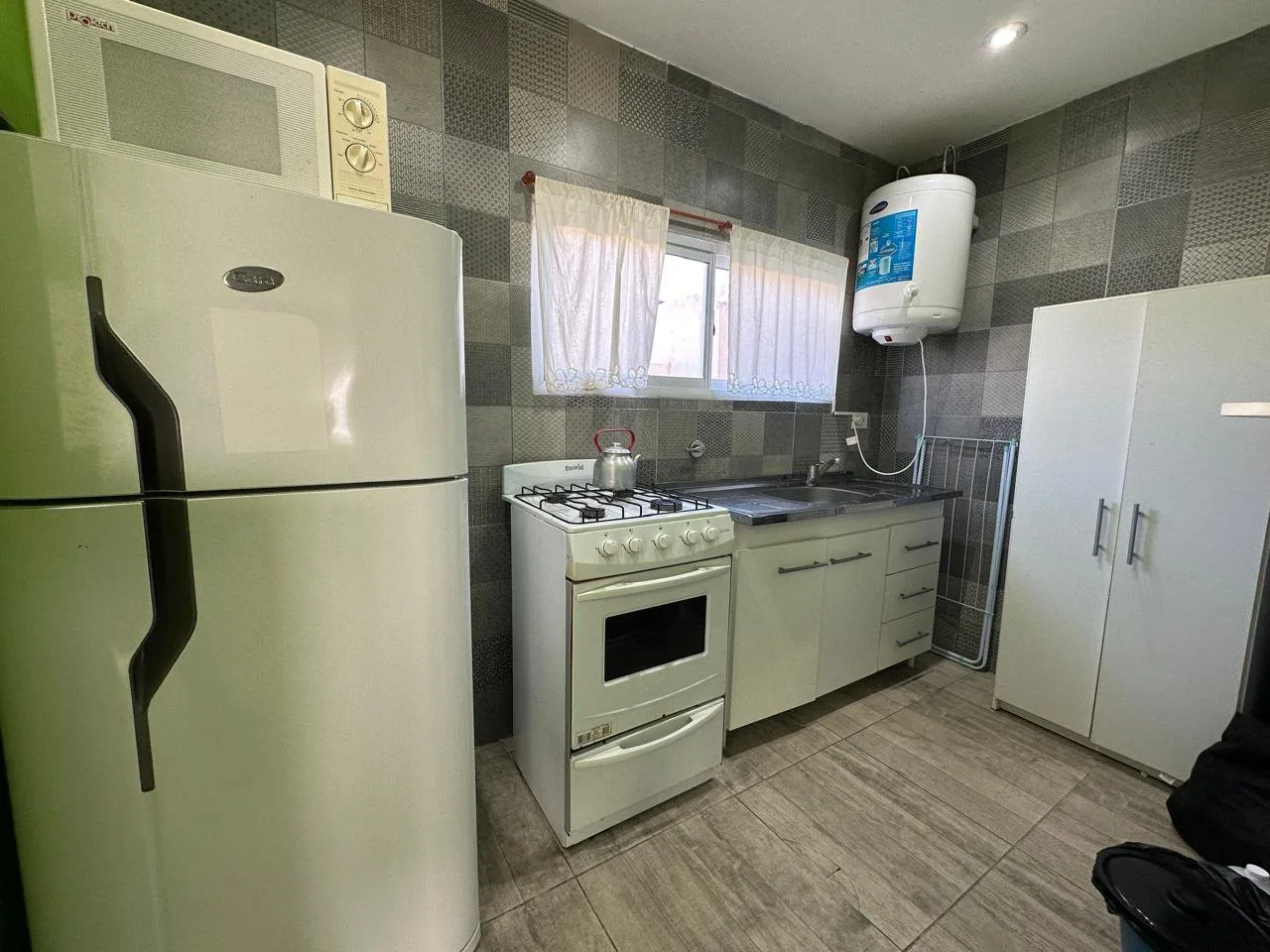 Nearly New 1-Bedroom Back Cabin with Garden and Grill in Parquemar, Miramar – photo 6 of 14