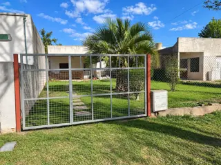 Casa a refaccionar en murphy. foto 1