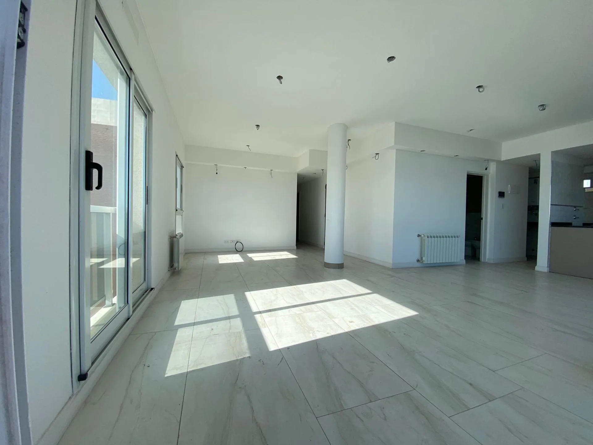 VENTA 3 AMB. A ESTRENAR CON COCHERA - LOMAS CENTRO foto 3