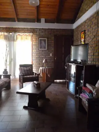 GUIDEK - STASIUK PROPIEDADES VENDE HERMOSA CASA foto 3