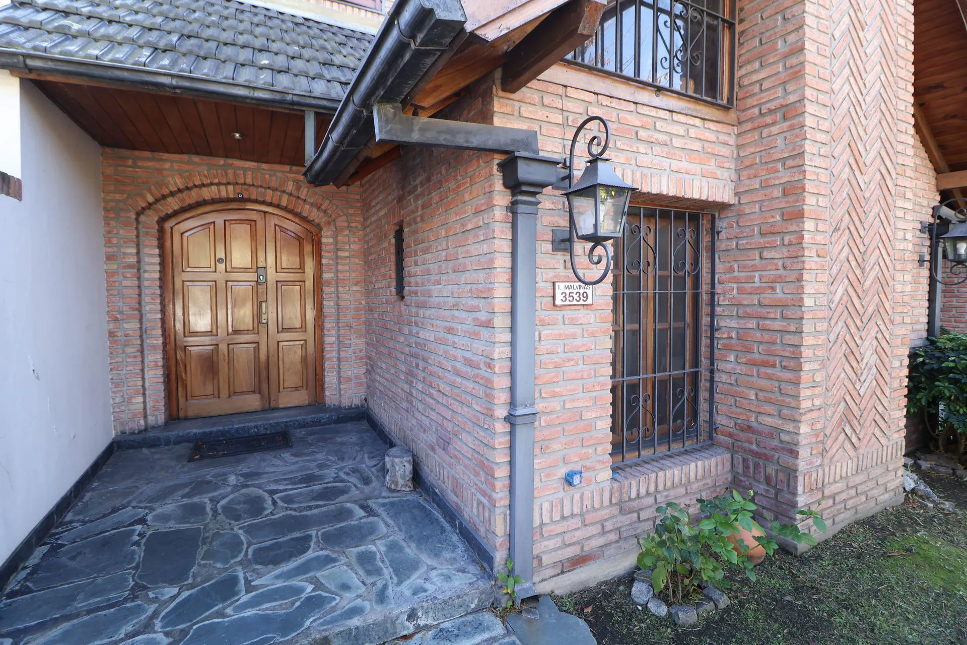 Casa Venta 5 Ambientes Castelar Con Pileta foto 4