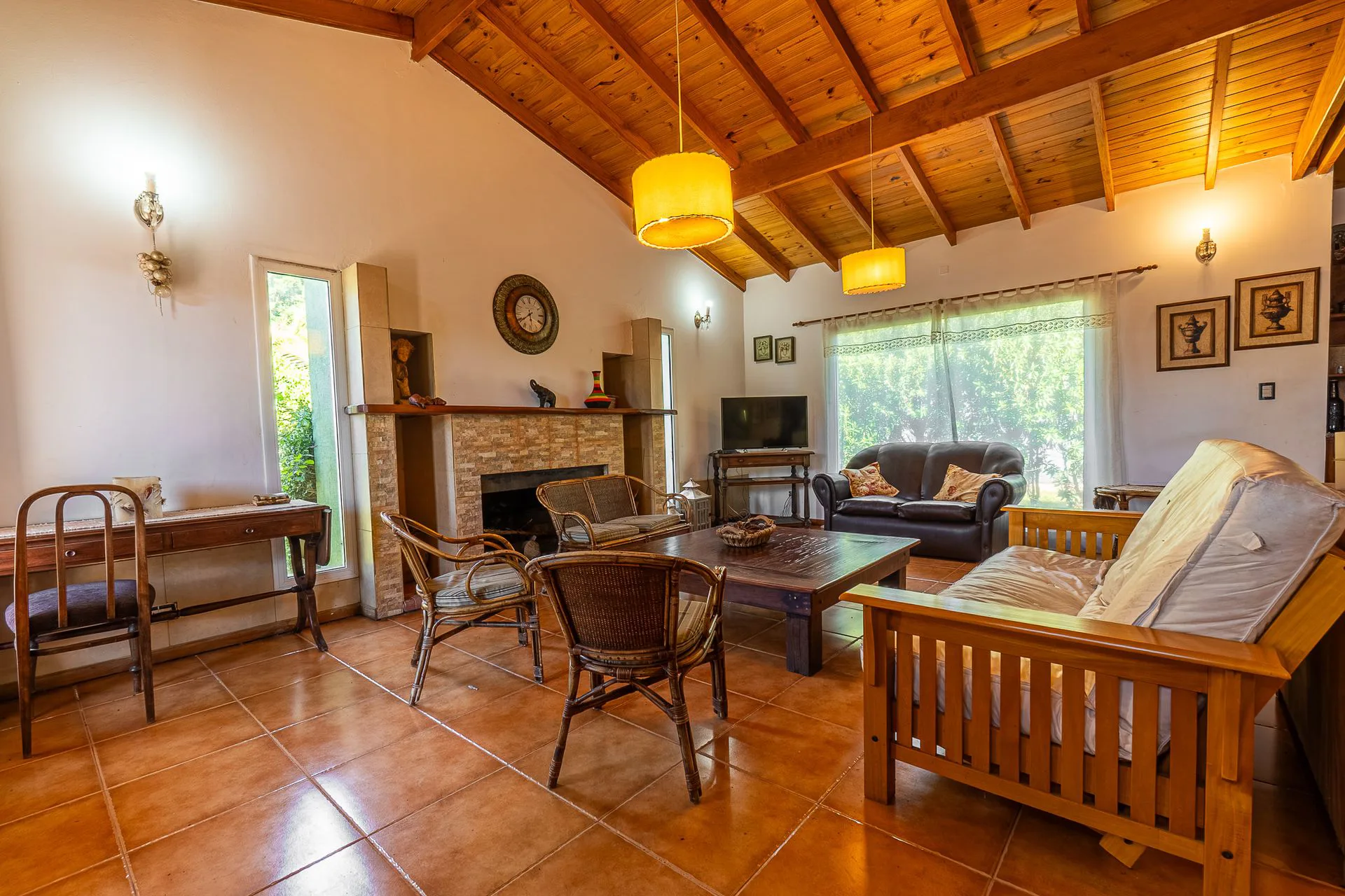 VENTA - CASA CON GRAN PARQUE Y QUINCHO CHAPADMALAL foto 4