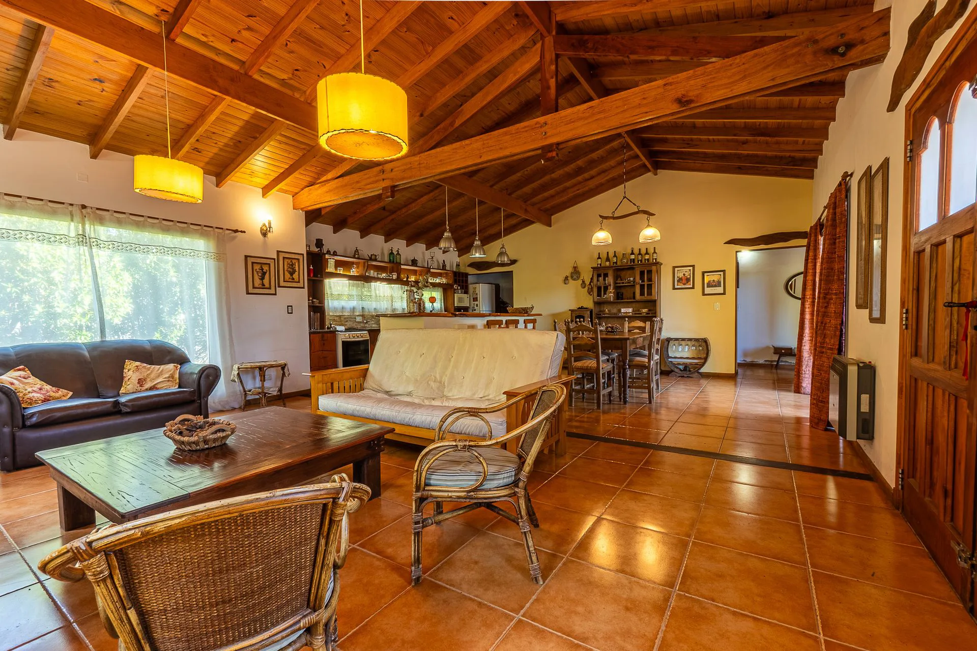 VENTA - CASA CON GRAN PARQUE Y QUINCHO CHAPADMALAL foto 5