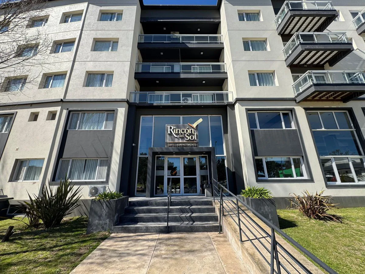 Departamento venta Pinamar Moderno Piscina foto 2