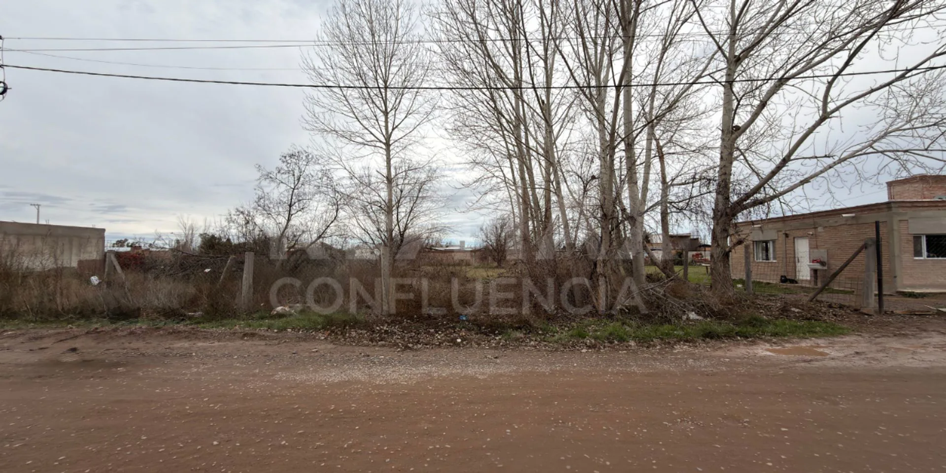 VENTA DE LOTE EN BARRIO LOS SAUCES FERNANDEZ ORO foto 2