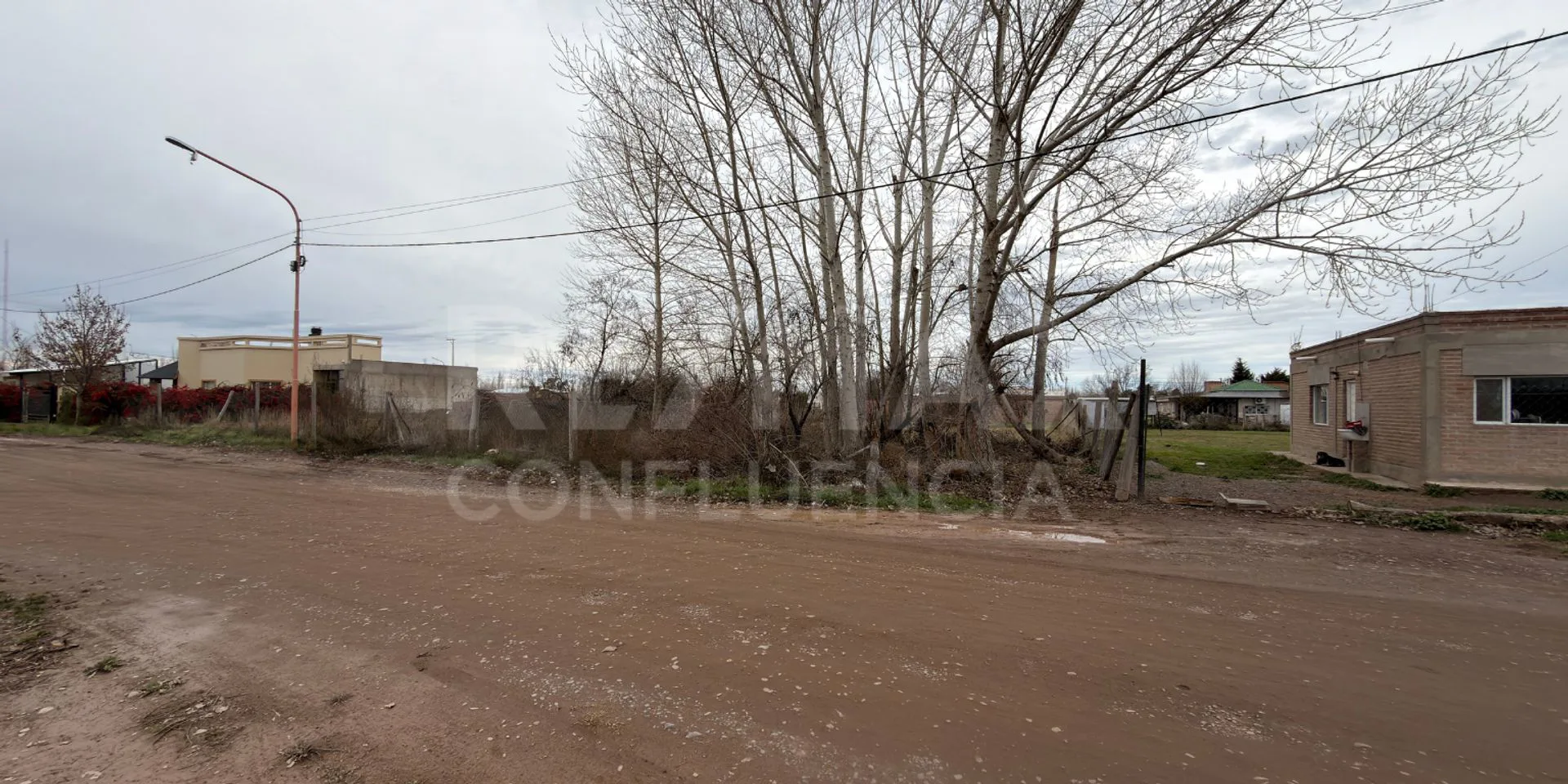 VENTA DE LOTE EN BARRIO LOS SAUCES FERNANDEZ ORO foto 3