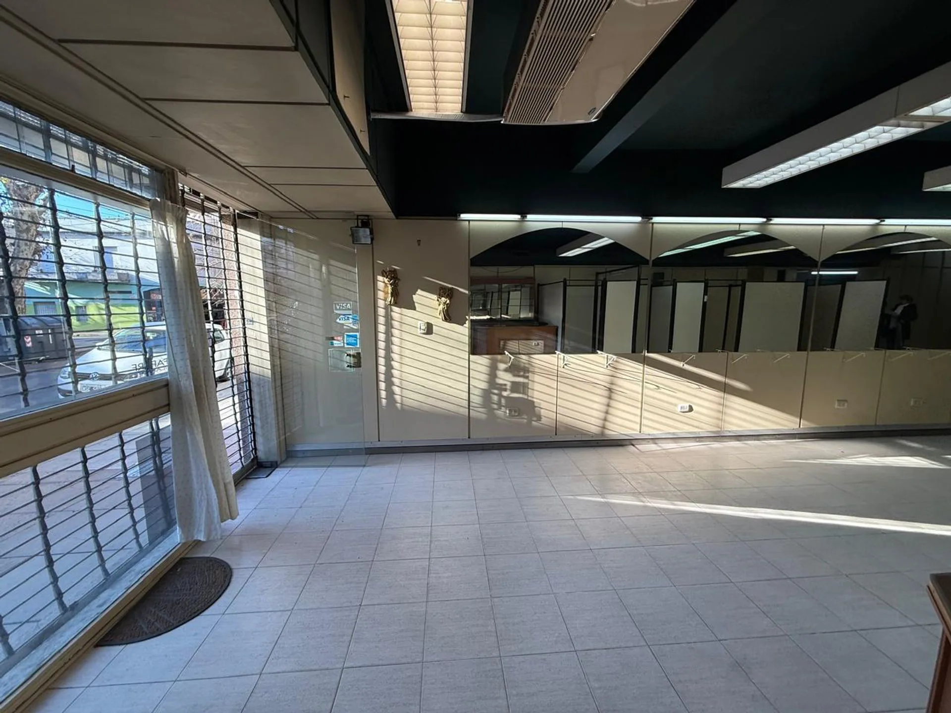 VENTA LOCAL COMERCIAL ZONA ESTRATEGICA- PATERNAL foto 2
