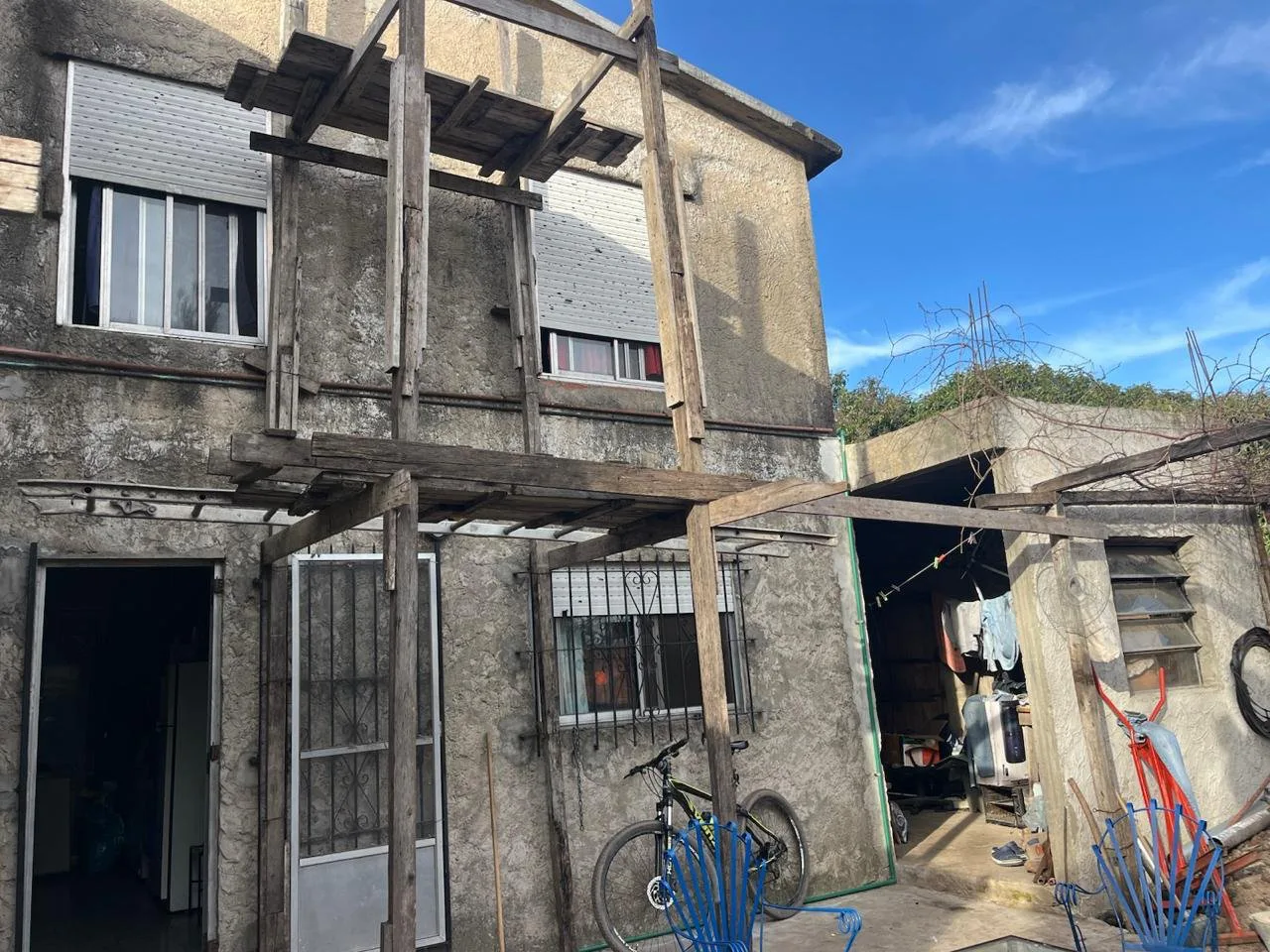 CASA CON TERRENO EN VENTA - ING. ALLAN, LA CAROLINA 2 foto 3
