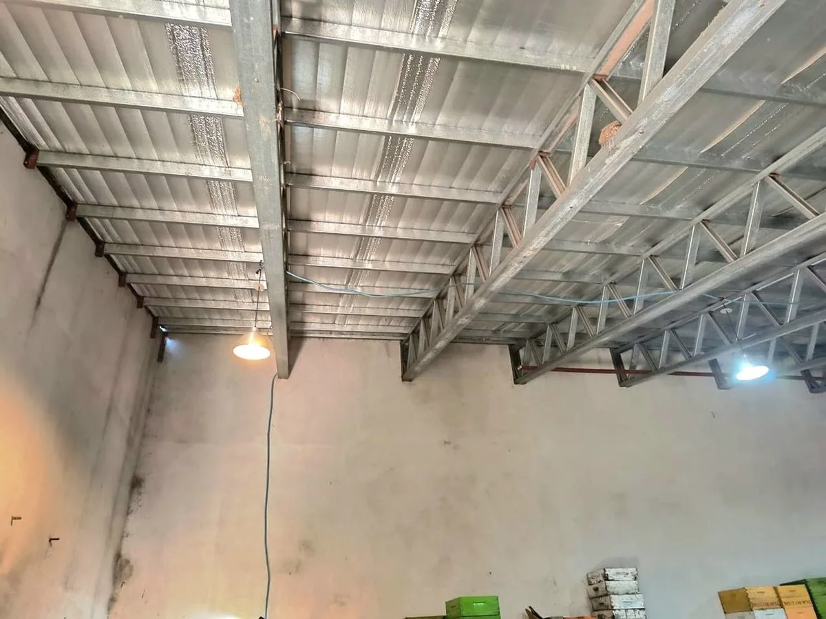 Venta Galpón lote 10 x 30 Barrio Guemes Moreno foto 5