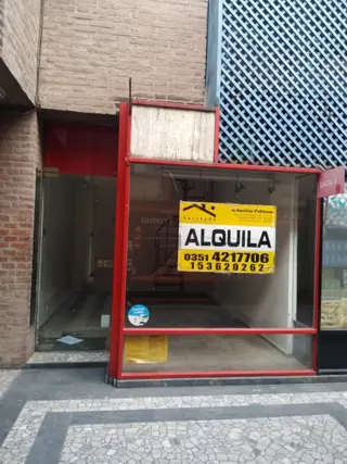 Alquilo Local Comercial en Pleno centro foto 3