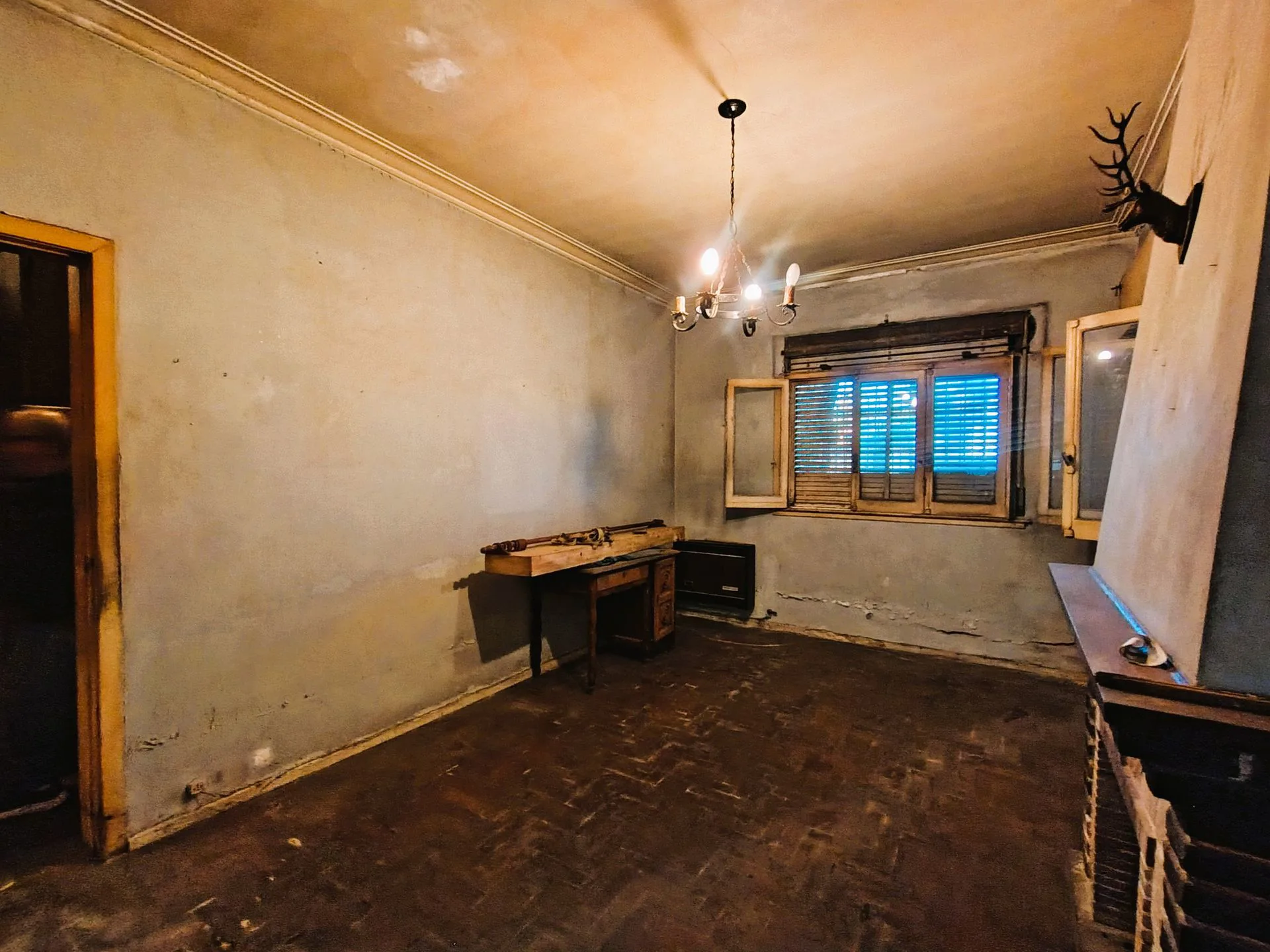 VENTA CASA A REFACCIONAR, CON FONDO LIBRE QUILMES foto 3