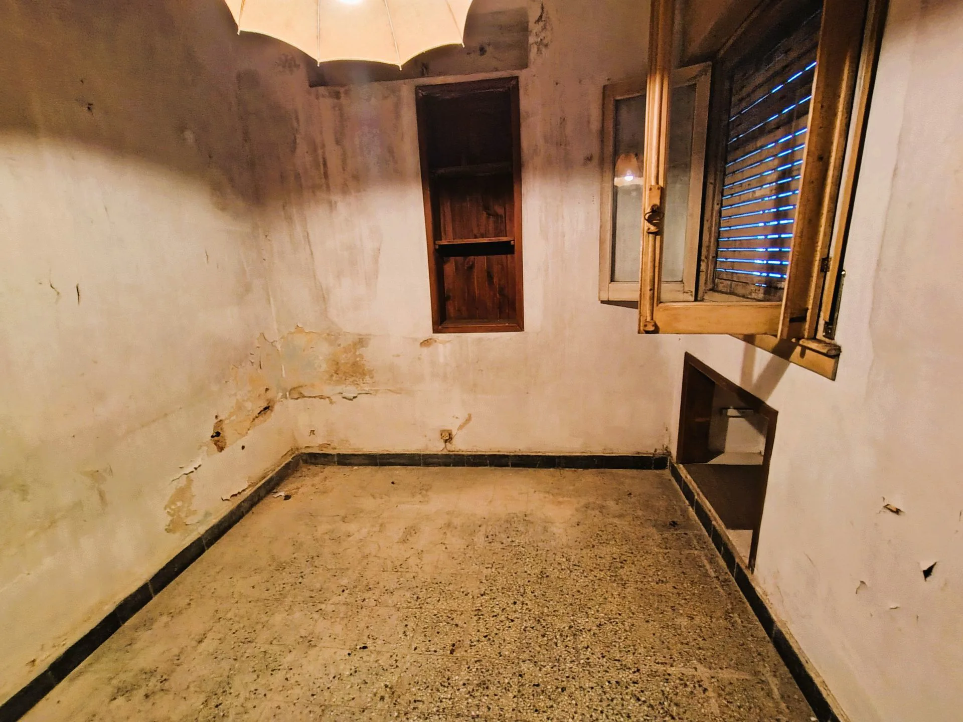 VENTA CASA A REFACCIONAR, CON FONDO LIBRE QUILMES foto 5