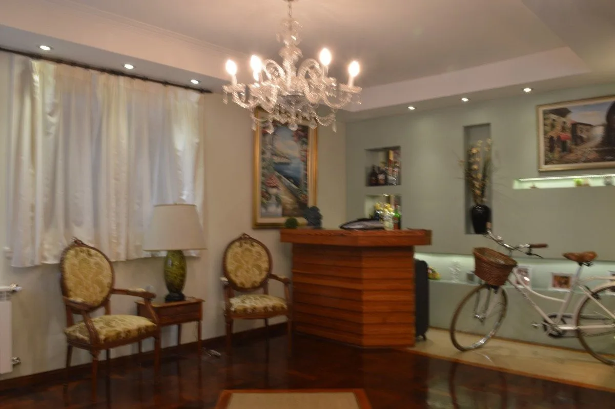 Ituzaingo Chalet De 6 Ambientes De Categoría foto 3