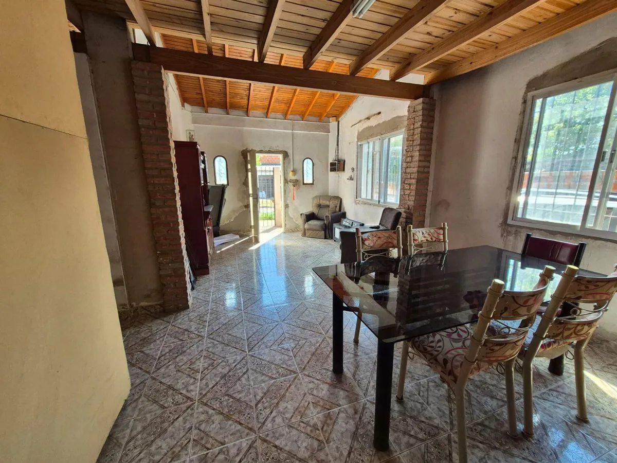 VENTA, CASA 3 AMBIENTES, GONZALEZ CATAN foto 2