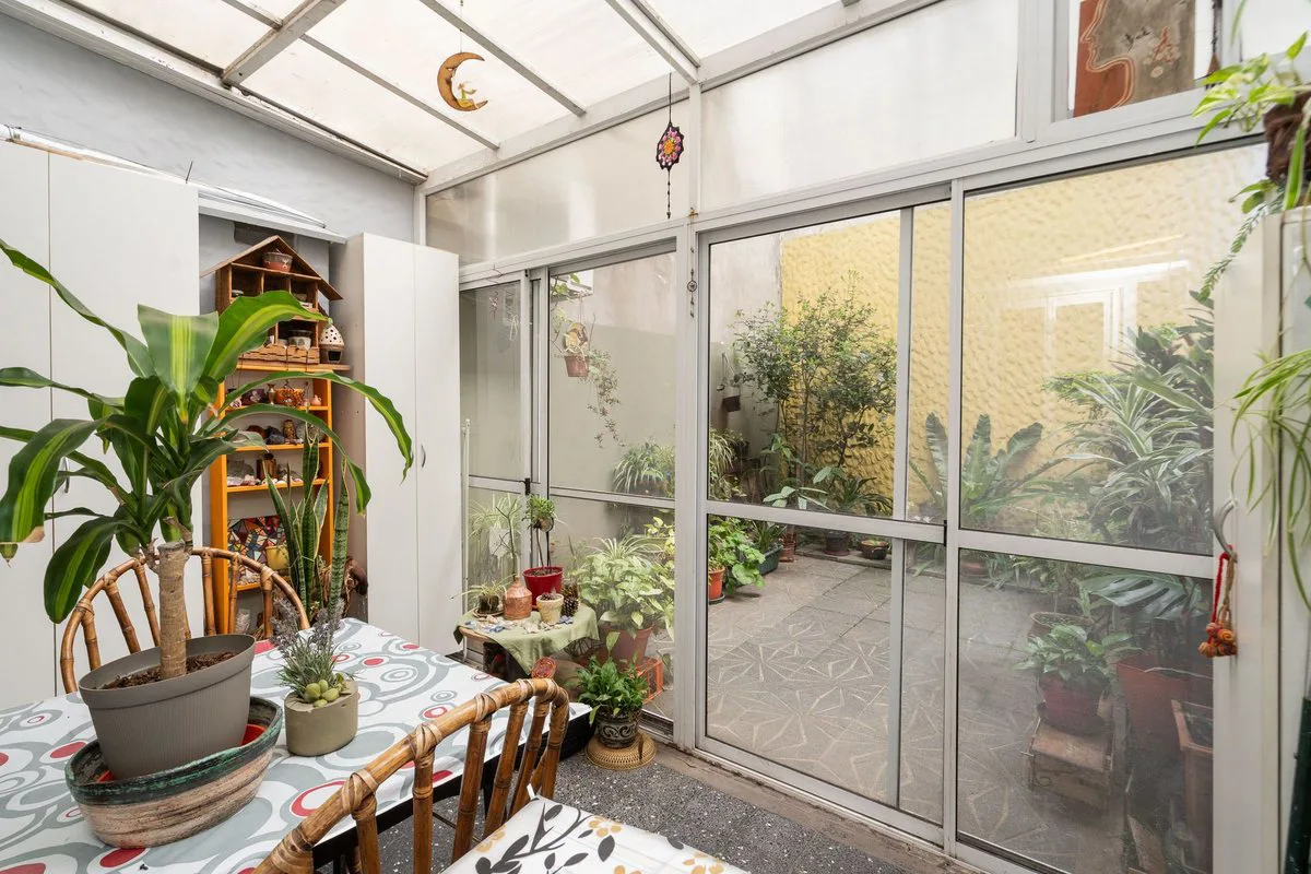 MONOAMBIENTE CON PATIO EN VENTA EN FLORES foto 2
