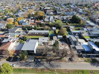 Lote de 637m² con construcción calle 81 entre 13 y 14 foto 4