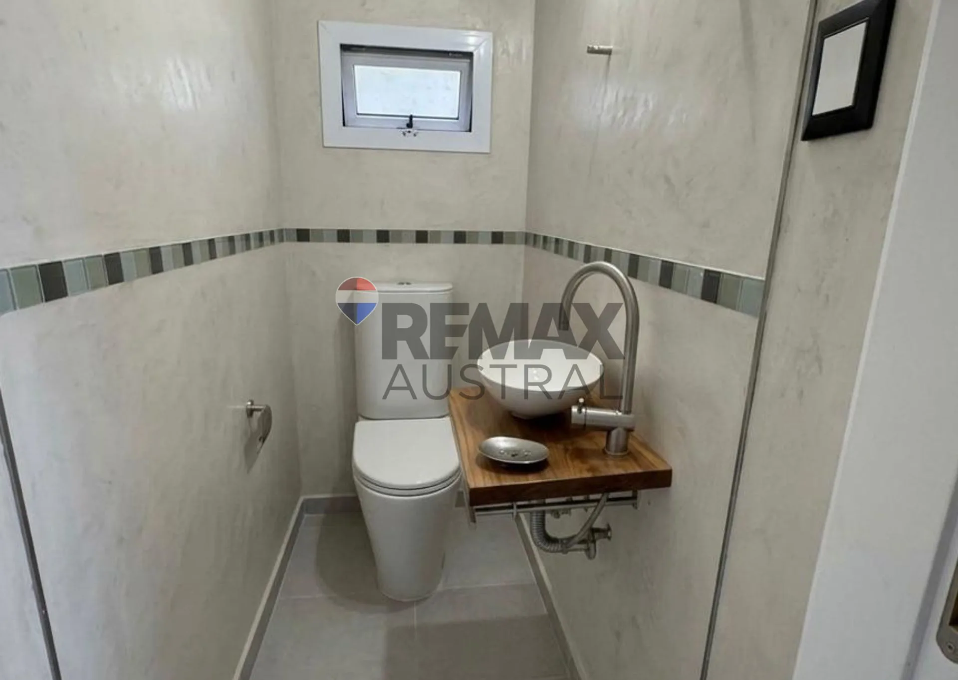 PROPIEDAD 8 AMBIENTES APTO VIVIENDA/OFICINA CENTRO foto 2