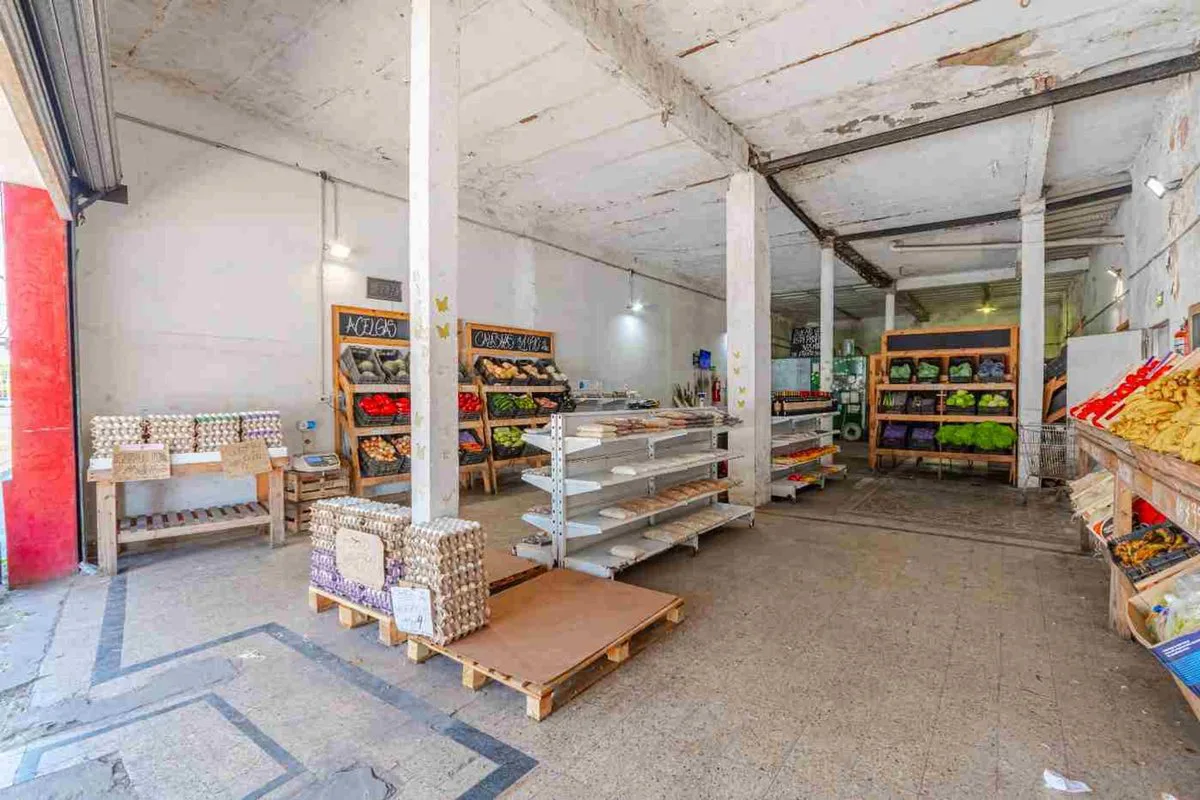 VENTA DE PROPIEDAD COMERCIAL A REFACCIONAR. foto 3