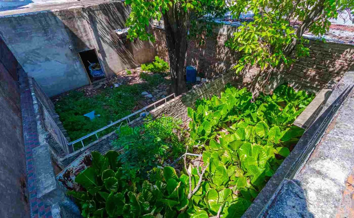 VENTA DE PROPIEDAD COMERCIAL A REFACCIONAR. foto 4