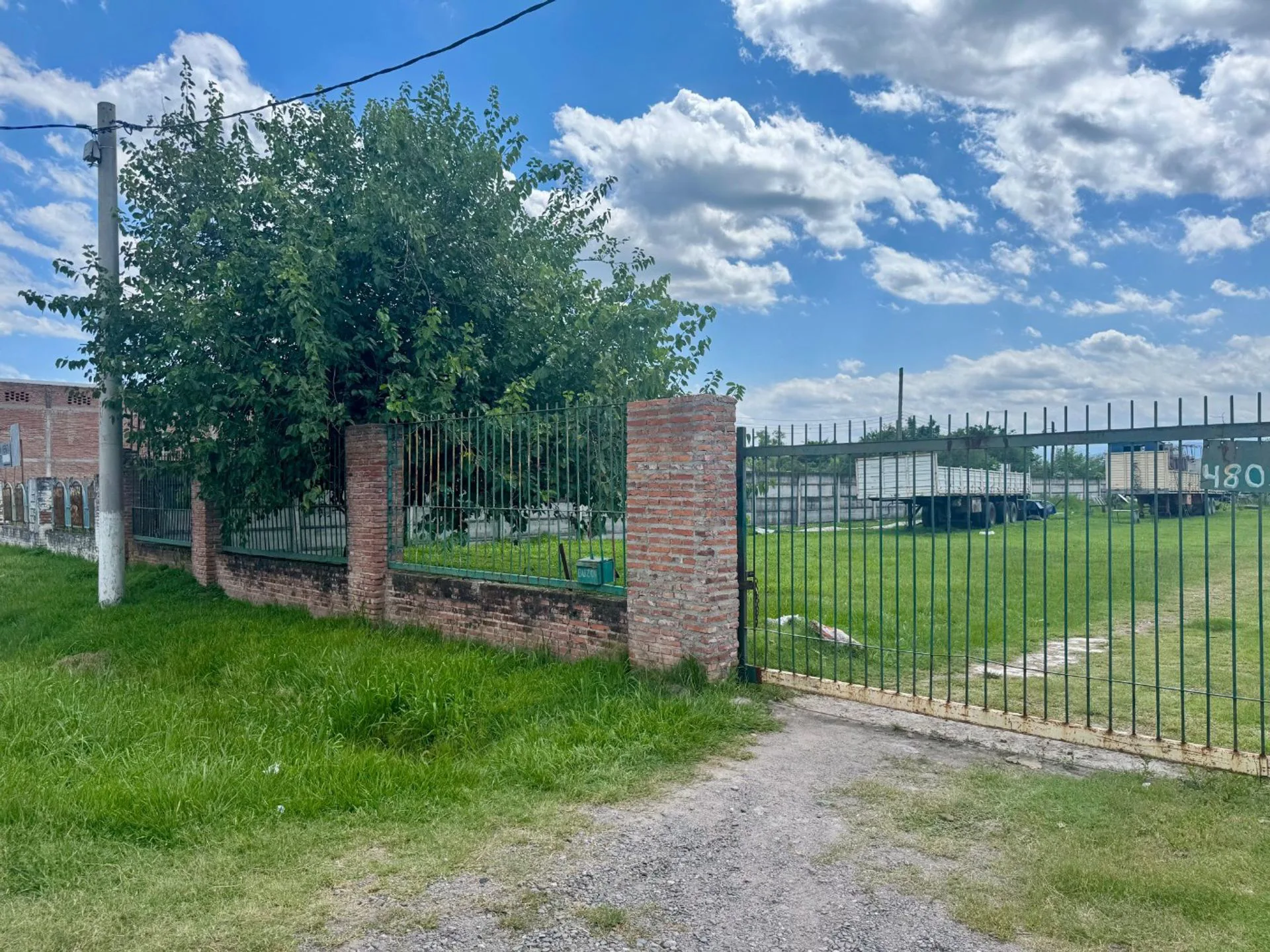 VENTA TERRENO CON GALPON EN CIRCUNVALACION foto 2