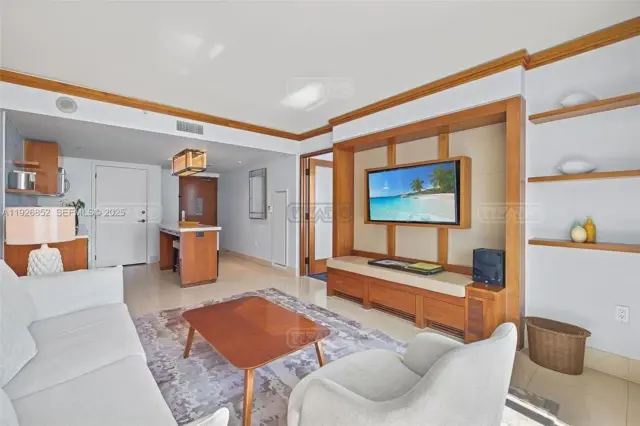 6801 Collins Ave #614 6800