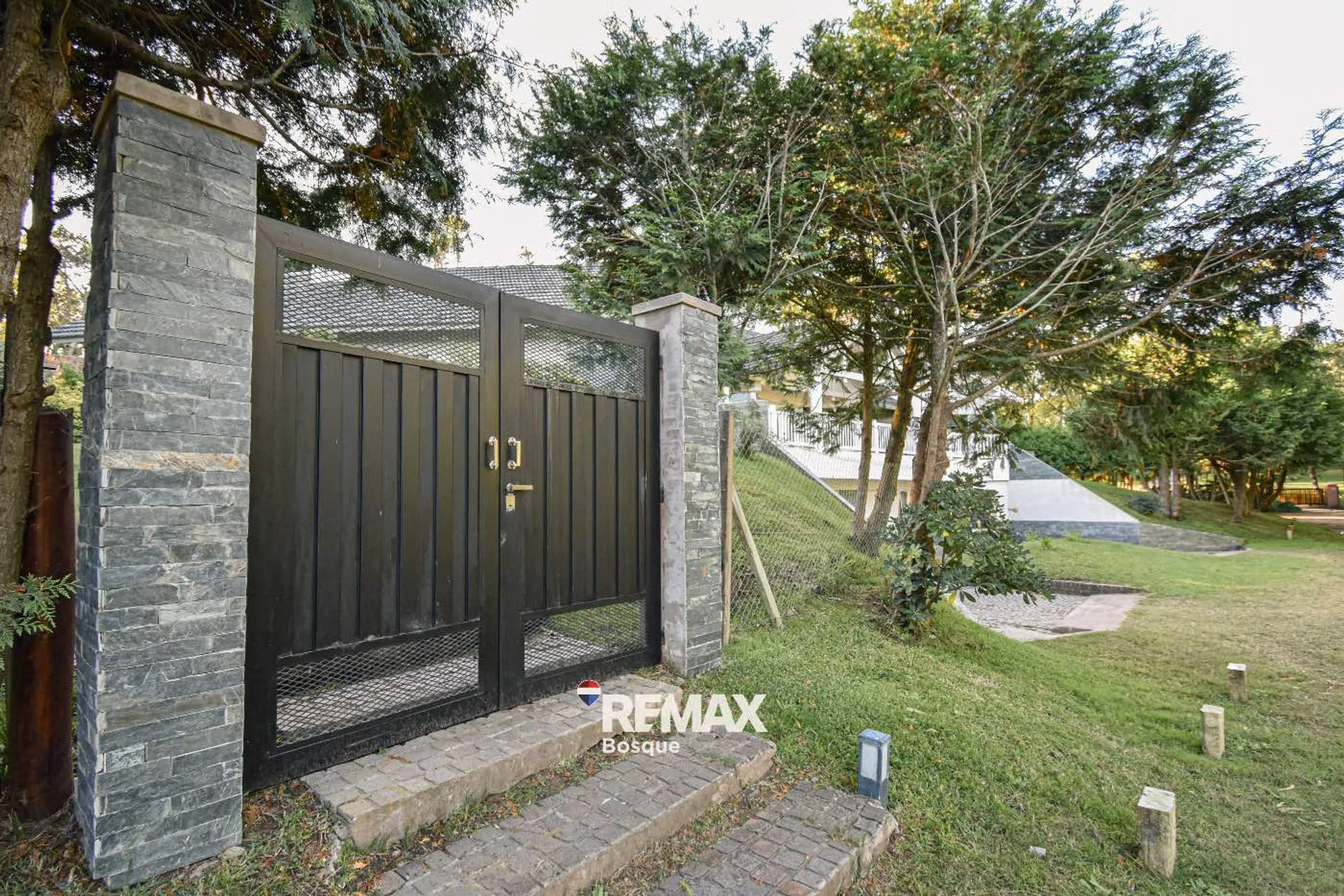 CASA EN VENTA CARILÓ 6 DORMITORIOS CERCA DEL MAR foto 3
