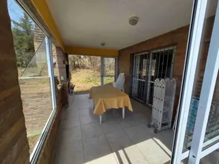 MUY LINDA CASA EN VENTA EN VILLA CARLOS PAZ, Barrio Residencial Villa del Lago. Con hermosa Pileta y Vista Panorámica. Apta para Crédito Bancario. foto 2