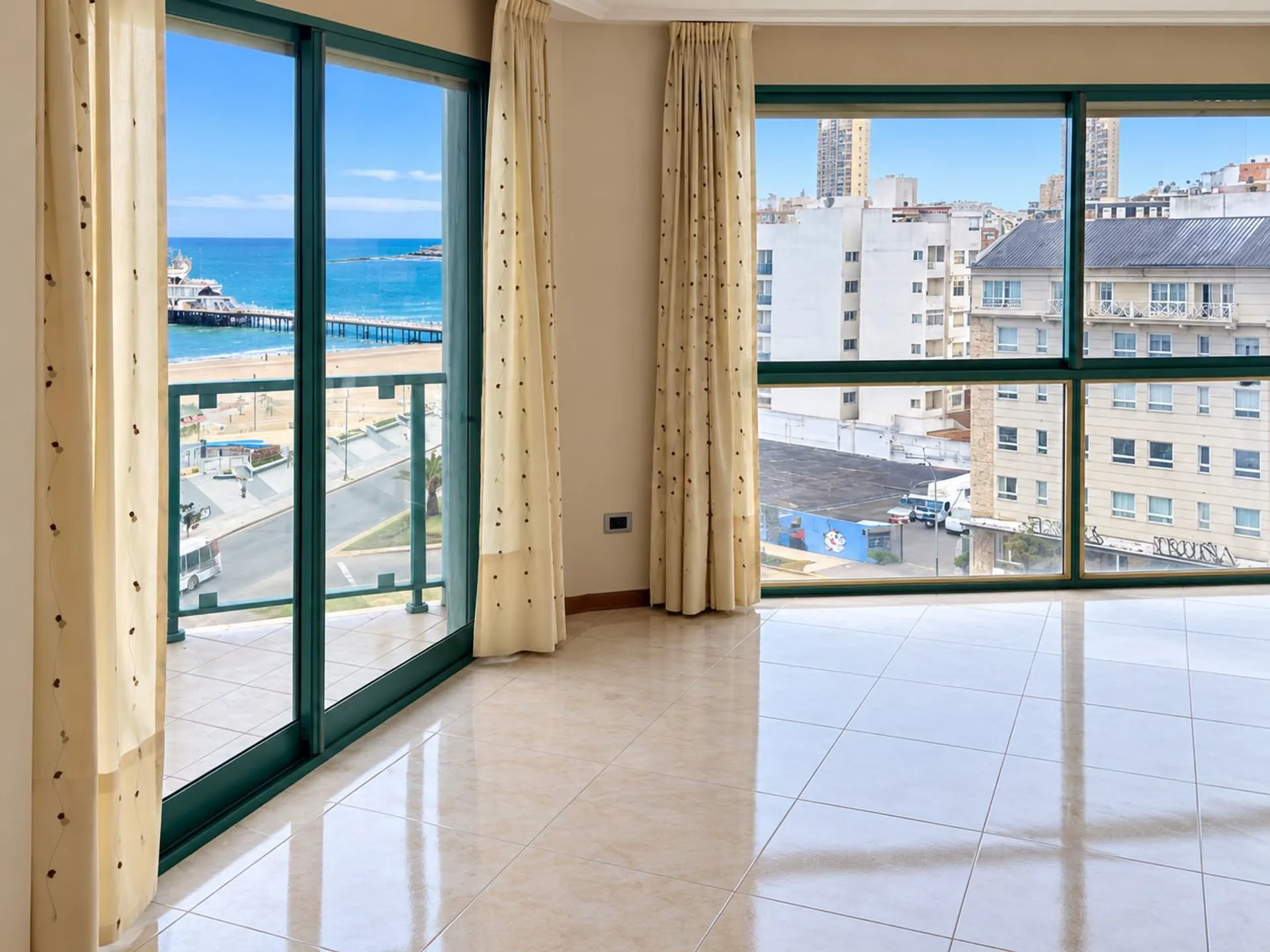 Venta Dpto 3 Amb Balcón Cochera Frente al Mar foto 4