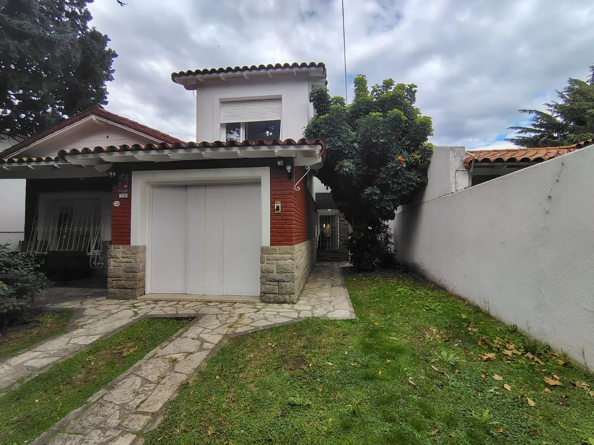 IMPORTANTE CASA EN CIUDADELA SALIDA A 2 CALLES foto 3