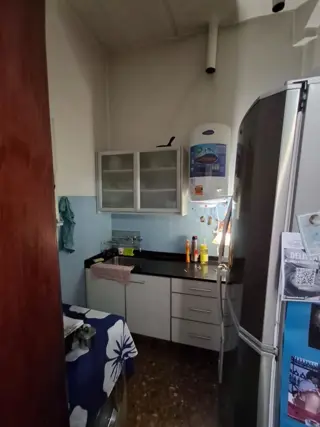 CASA CON DOS LOCALES SOBRE AVENIDA foto 4