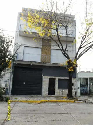 EDIFICIO DE OFICINAS CON GALPON foto 1