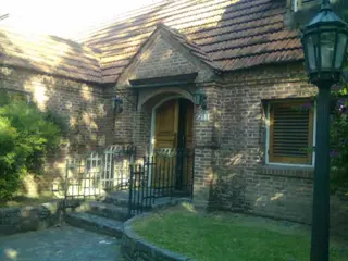 HERMOSO CHALET ESTILO INGLES foto 1