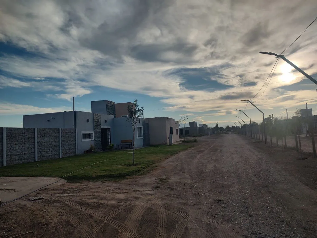 VENTA LOTE EN SANTA LUCIA  B° PRIVADO LA PRADERA foto 3