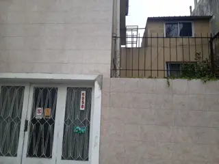CASA EN LOTE PROPIO DE 8,10 X 14 foto 1