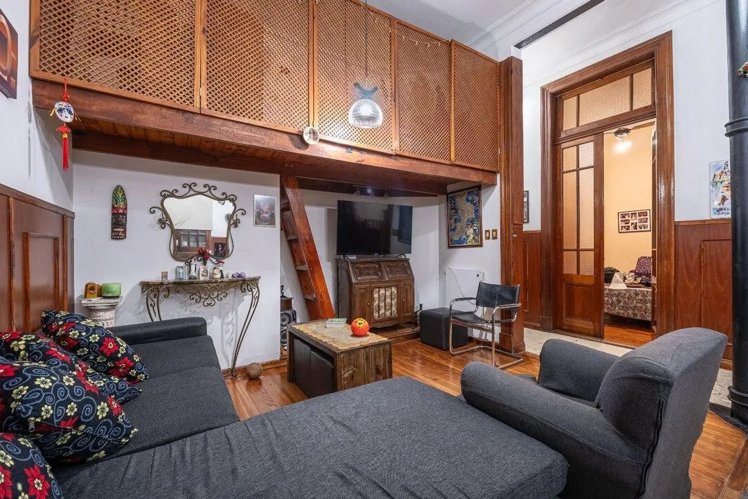 VENTA | Departamento Tipo PH 4 Ambientes con Balcón en Balvanera foto 2