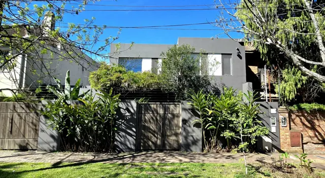 CASA EN VENTA MARTINEZ 5 AMB JARDIN COCH DISEÑO